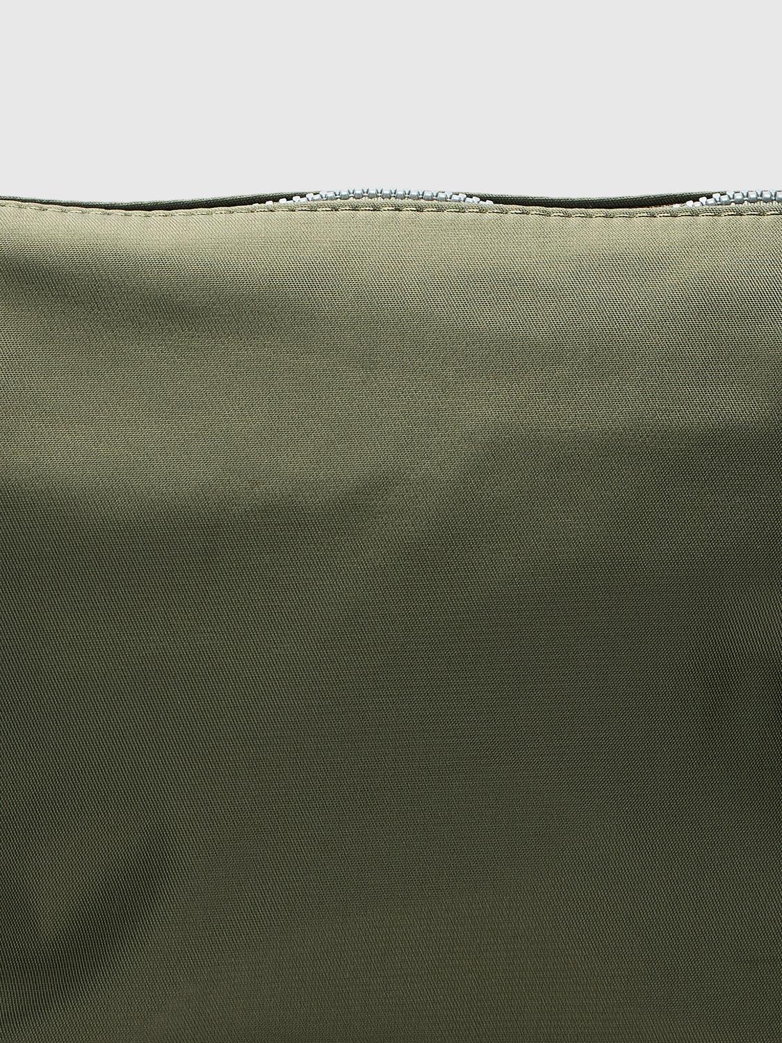 model_shot-back